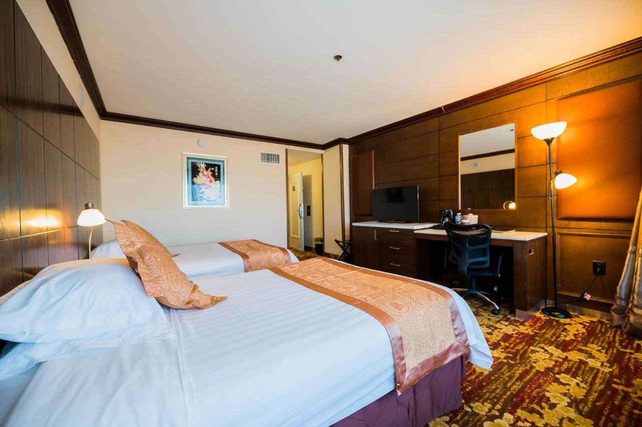 La Crystal Hotel -Los Angeles-Long Beach Area Carson Bagian luar foto