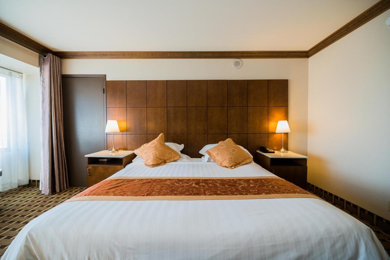 La Crystal Hotel -Los Angeles-Long Beach Area Carson Bagian luar foto