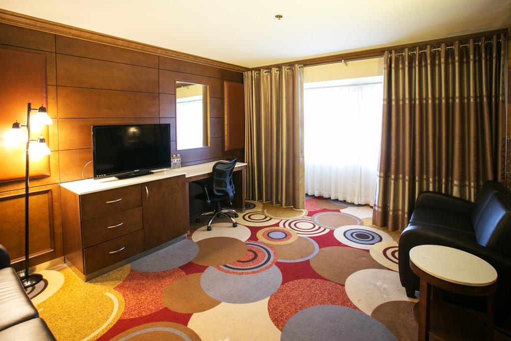 La Crystal Hotel -Los Angeles-Long Beach Area Carson Bagian luar foto