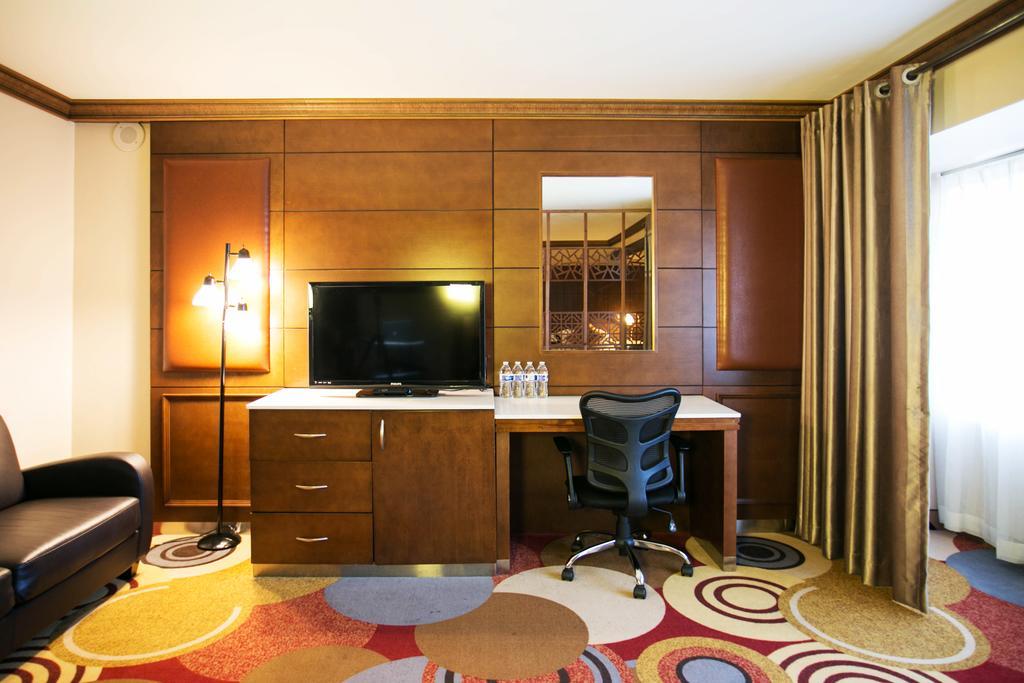La Crystal Hotel -Los Angeles-Long Beach Area Carson Bagian luar foto
