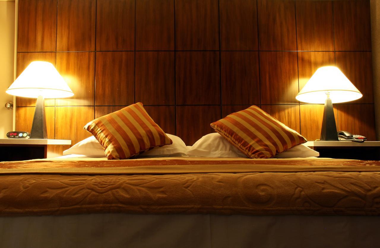 La Crystal Hotel -Los Angeles-Long Beach Area Carson Bagian luar foto
