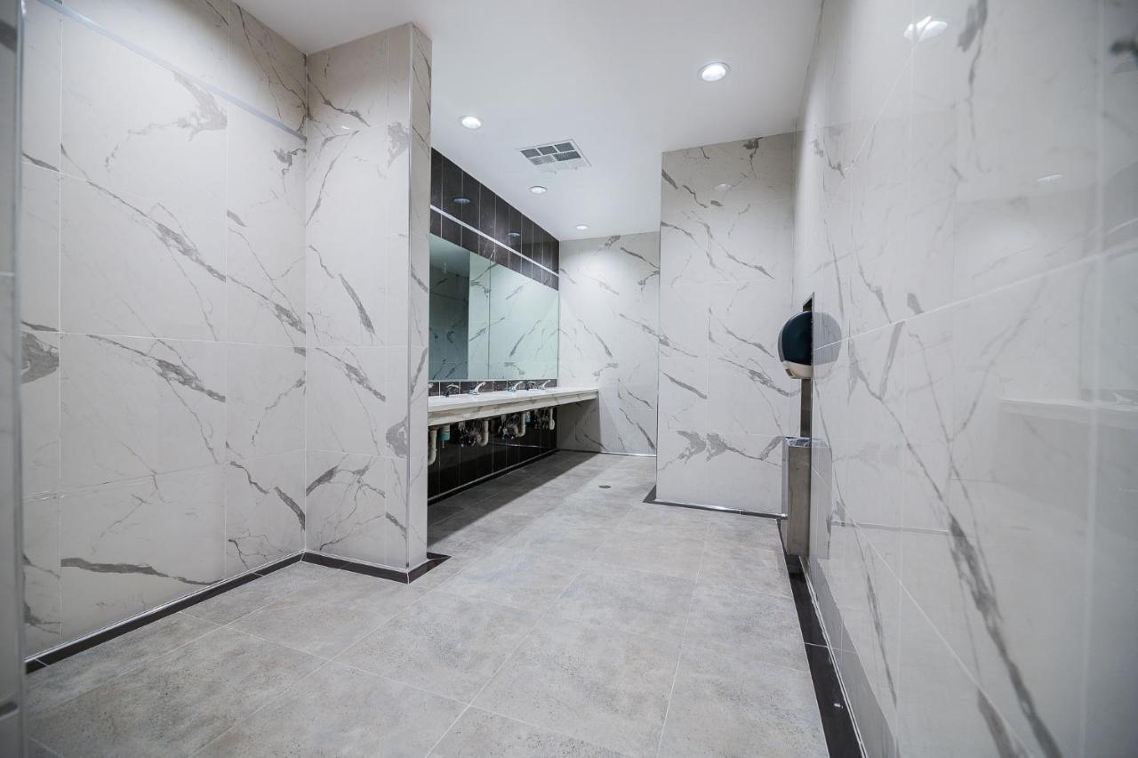 La Crystal Hotel -Los Angeles-Long Beach Area Carson Bagian luar foto