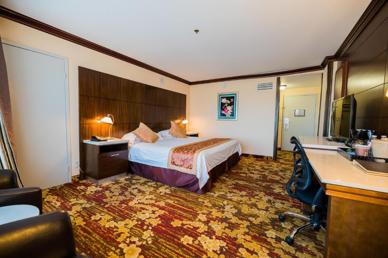 La Crystal Hotel -Los Angeles-Long Beach Area Carson Bagian luar foto